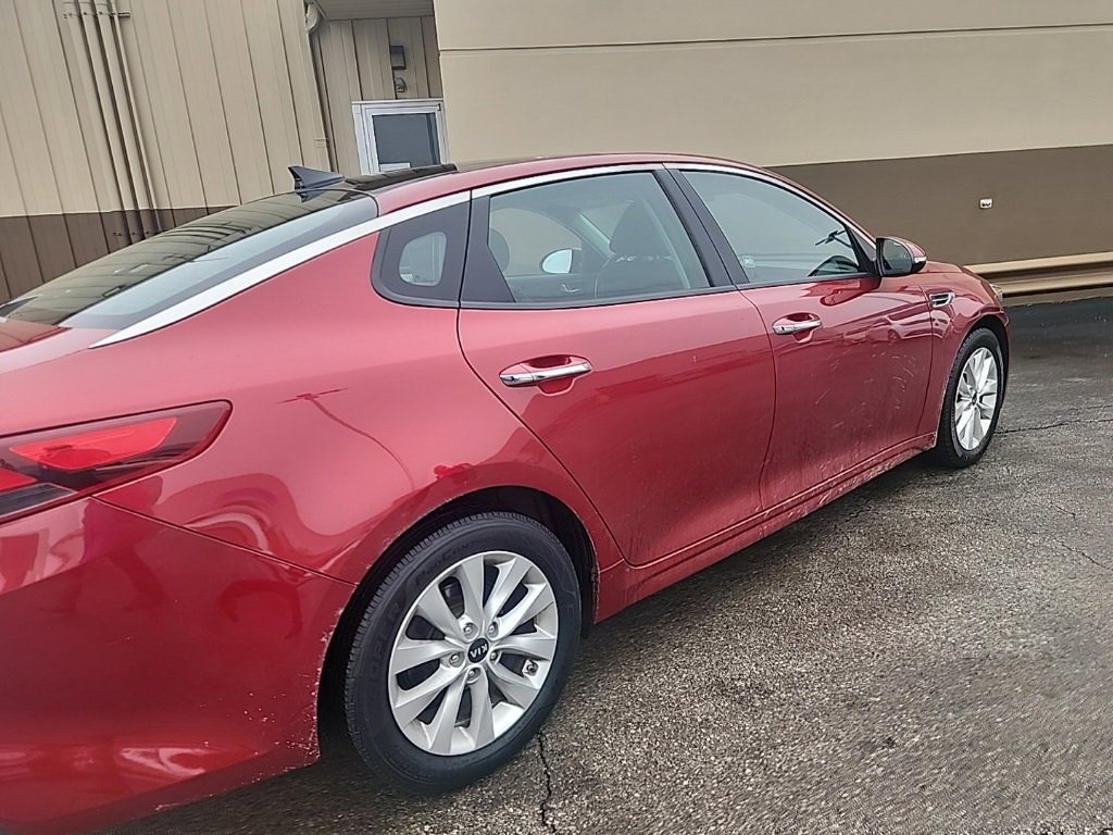Used 2018 Kia Optima S w/ Panoramic Sunroof Package image 3