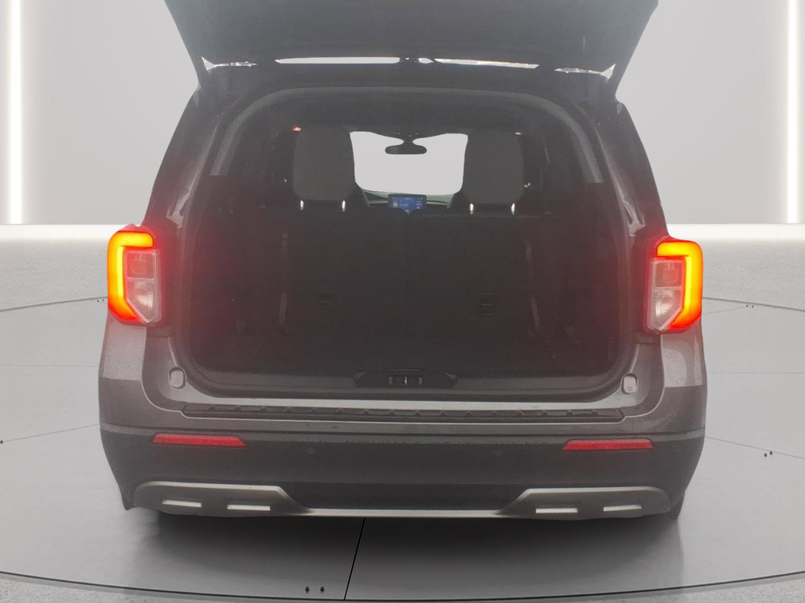 Certified 2022 Ford Explorer XLT w/ Equipment Group 202A image 7
