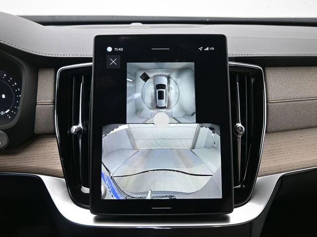 New 2026 Volvo XC90 B6 Plus w/ Protection Package Premier image 22