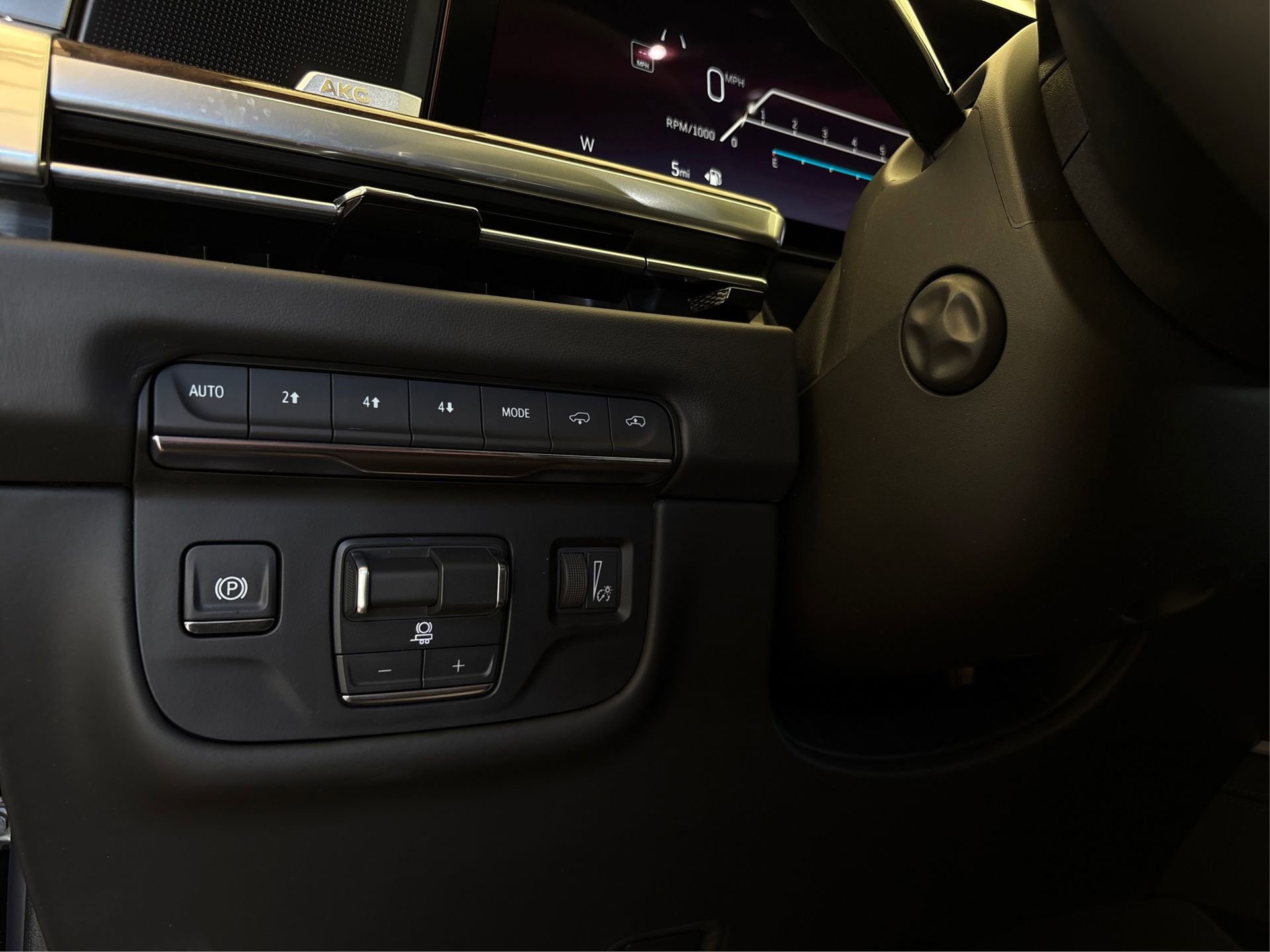 New 2026 Cadillac Escalade ESV Platinum Sport w/ LPO, ONYX Package image 20