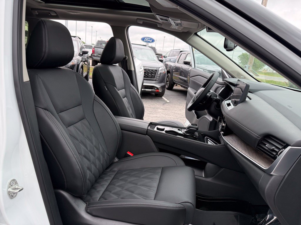 New 2026 Nissan Rogue Platinum AWD/4WD image 18
