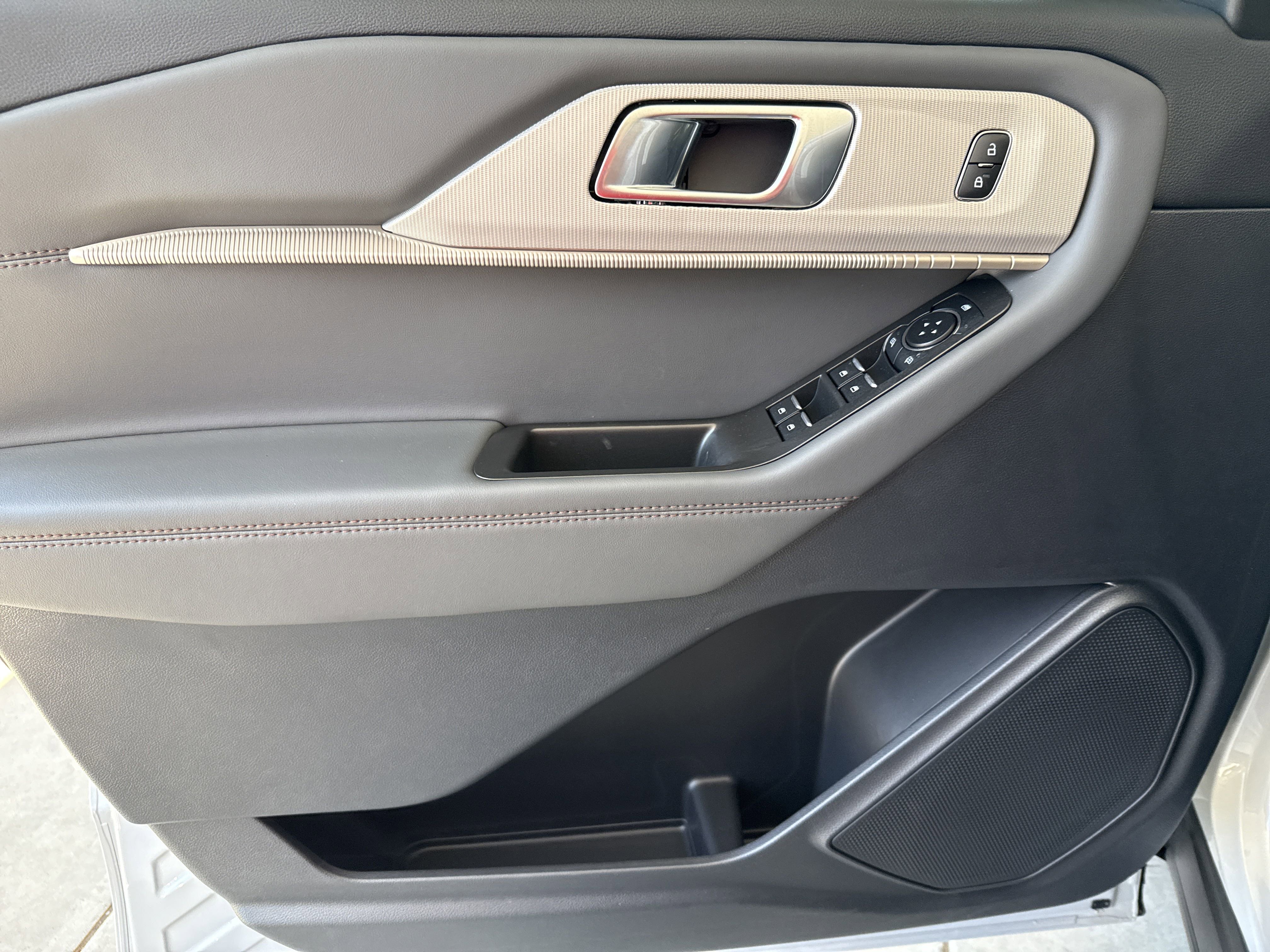 New 2025 Ford Explorer Active image 22