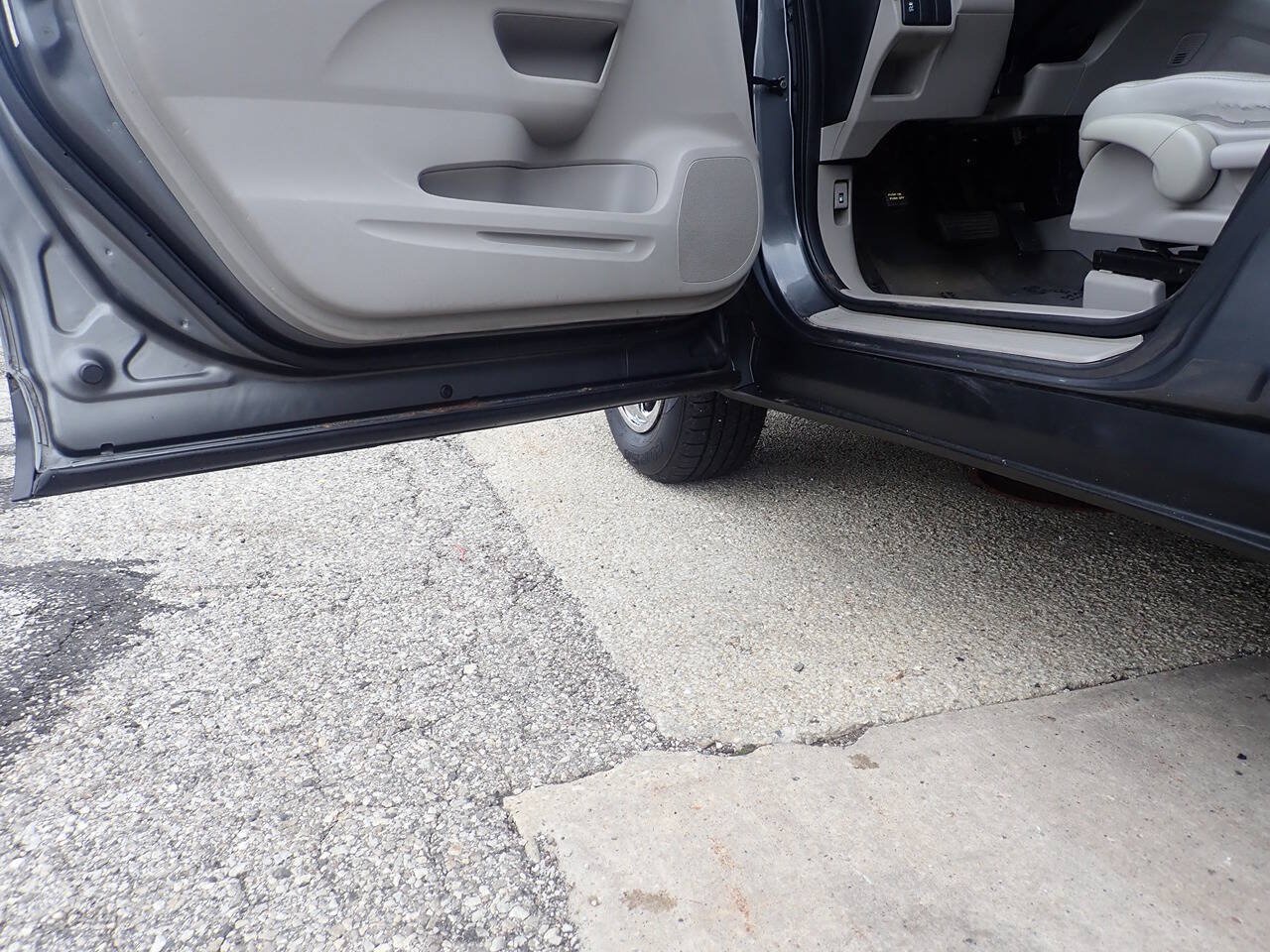 Used 2013 Honda CR-V LX image 9