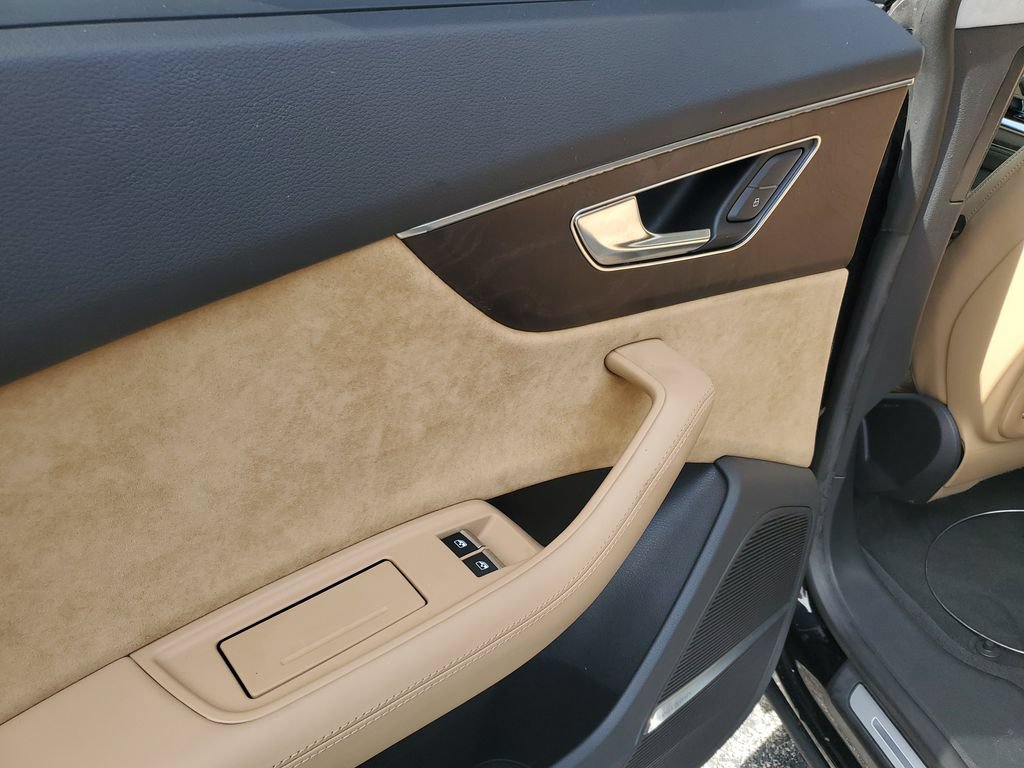 Used 2019 Audi Q8 Prestige w/ Luxury Package AWD/4WD image 13