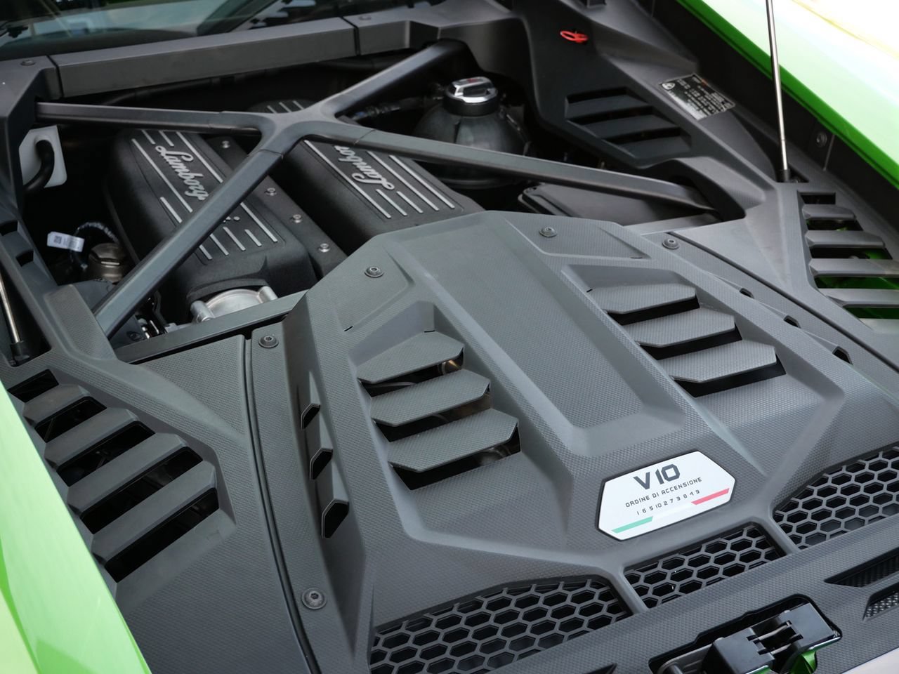 Used 2021 Lamborghini Huracan EVO RWD image 21