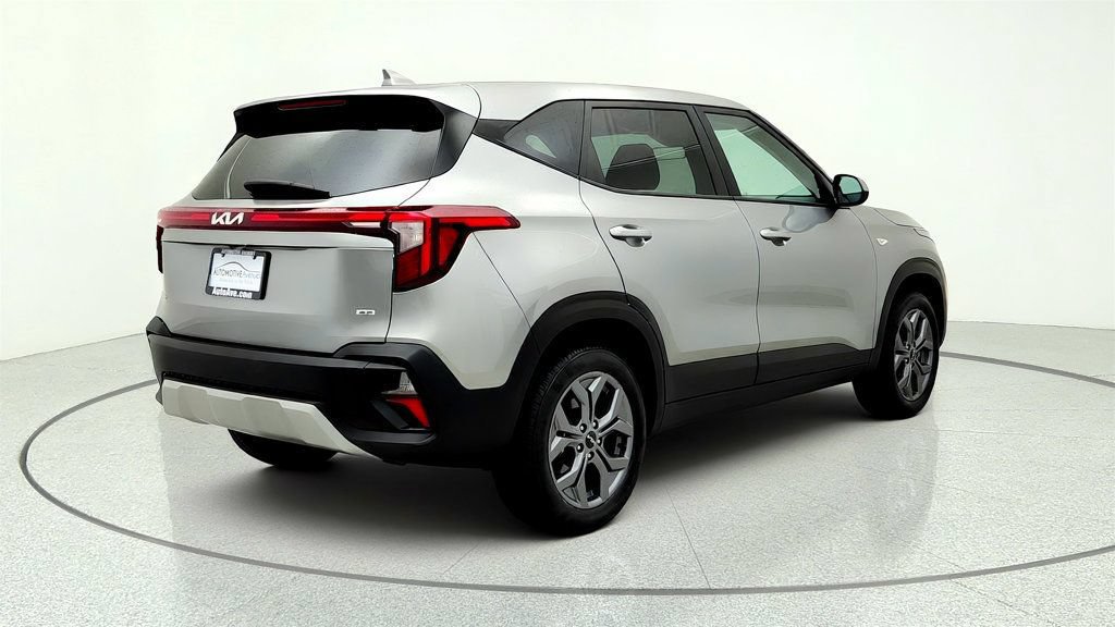 Used 2025 Kia Seltos LX AWD/4WD image 5