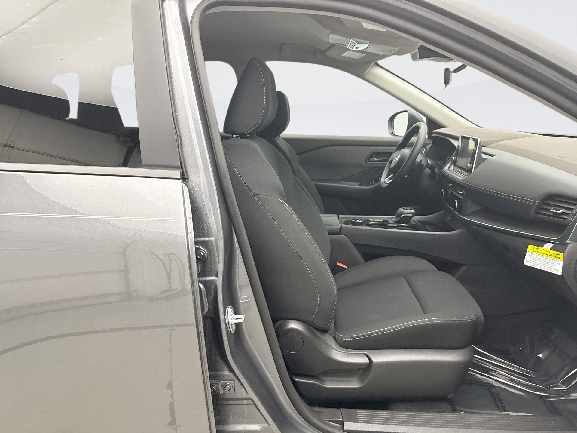 Used 2023 Nissan Rogue S image 16