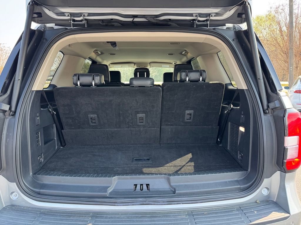 Used 2024 Ford Expedition XLT image 10