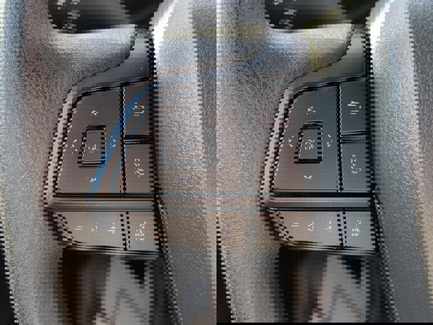 Used 2025 Toyota Sienna LE image 28