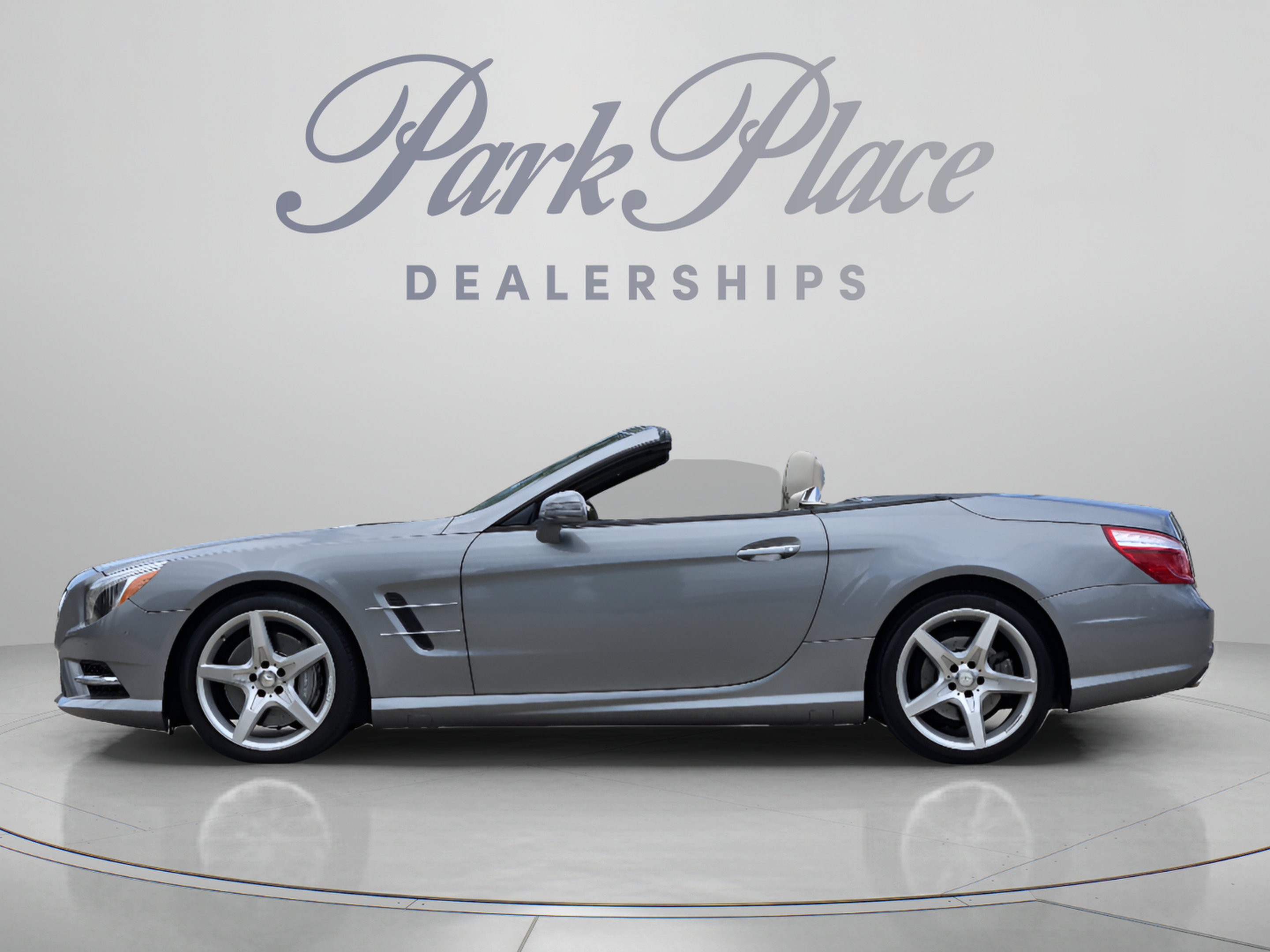 Used 2014 Mercedes-Benz SL 550 image 2