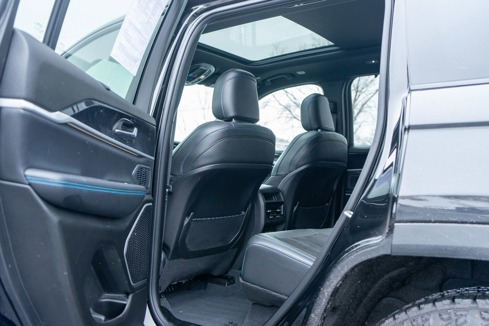 Used 2023 Jeep Grand Cherokee Trailhawk w/ Luxury Tech Group III image 32