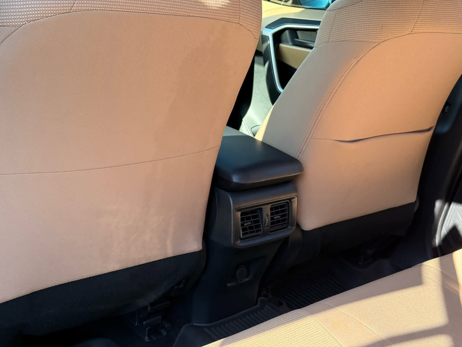 Used 2024 Toyota RAV4 LE image 27