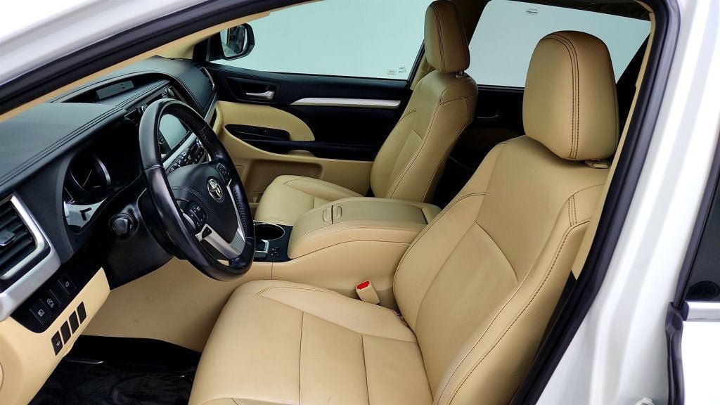 Used 2019 Toyota Highlander XLE AWD/4WD image 21