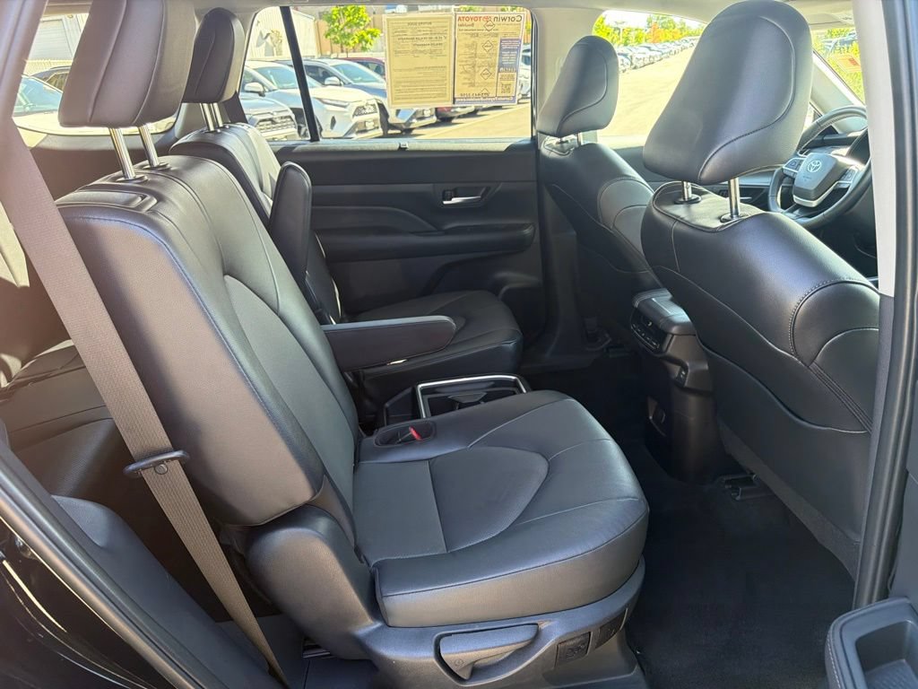 Used 2025 Toyota Grand Highlander AWD image 13