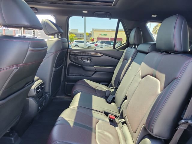 Certified 2025 Honda Pilot Black Edition image 14