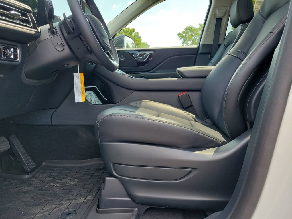 New 2026 Lincoln Aviator AWD image 19