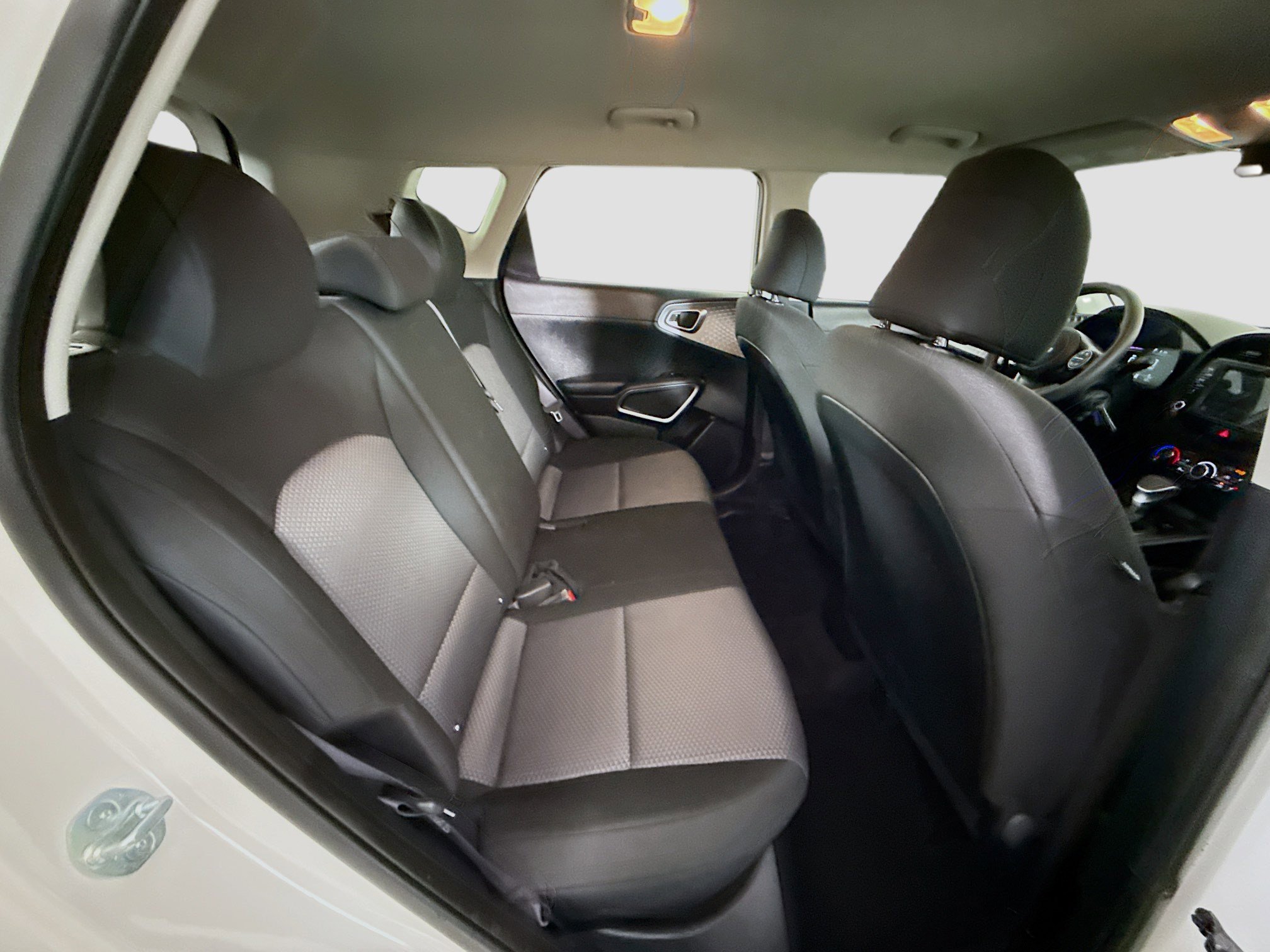 Used 2025 Kia Soul LX w/ LX Technology Package FWD image 26