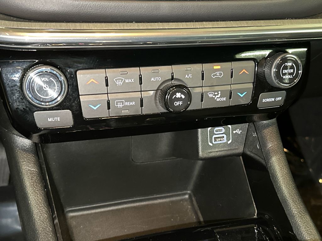 Used 2022 Jeep Compass Limited image 27