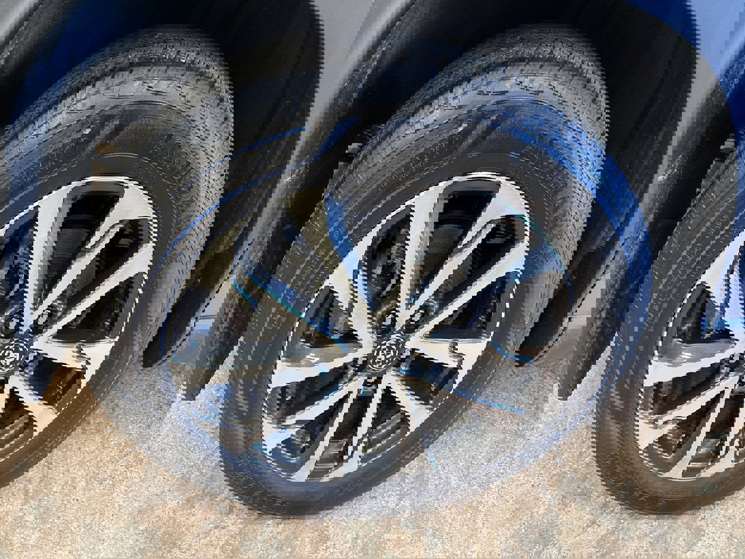 Used 2023 Toyota Corolla Cross XLE w/ Convenience Package image 12