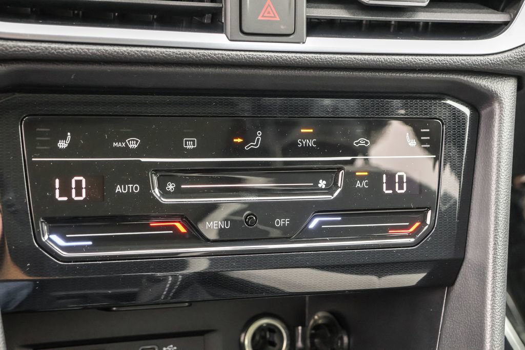 New 2025 Volkswagen Taos SE image 29