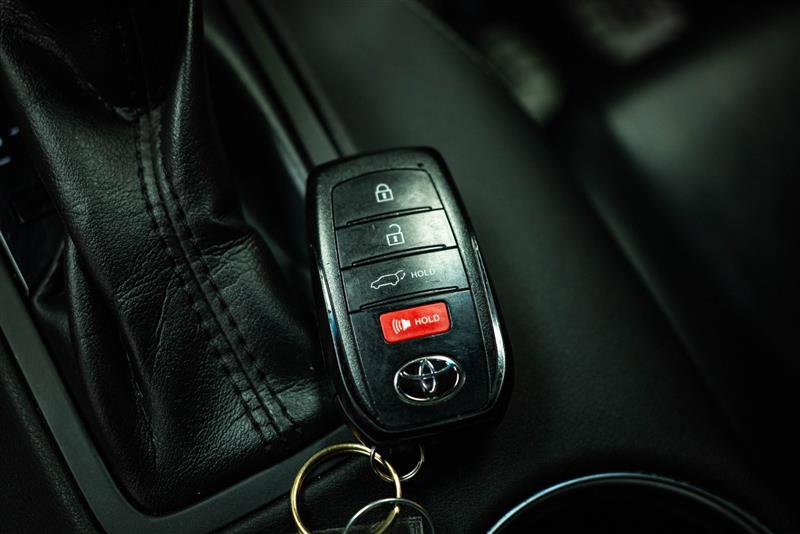 Used 2023 Toyota Venza XLE image 24