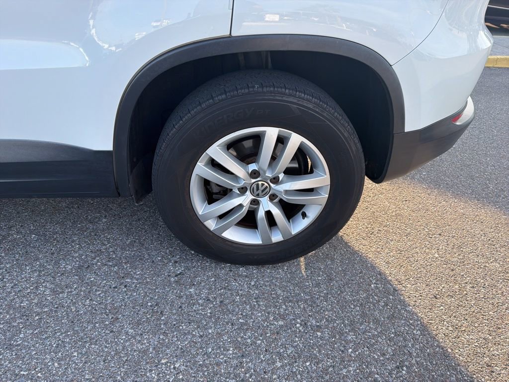 Used 2017 Volkswagen Tiguan S FWD image 10