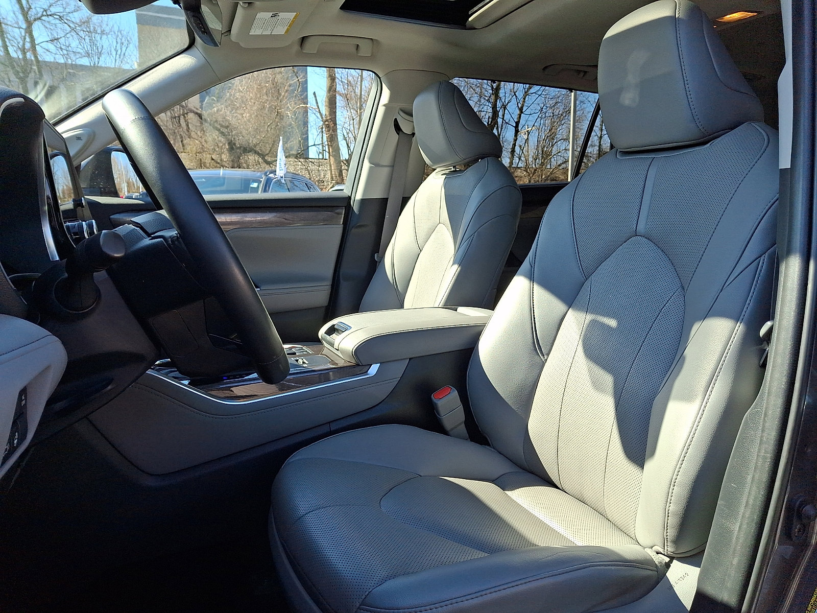 Used 2023 Toyota Highlander Limited image 12