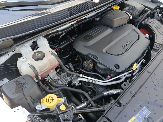 Used 2024 Chrysler Pacifica Touring-L image 48