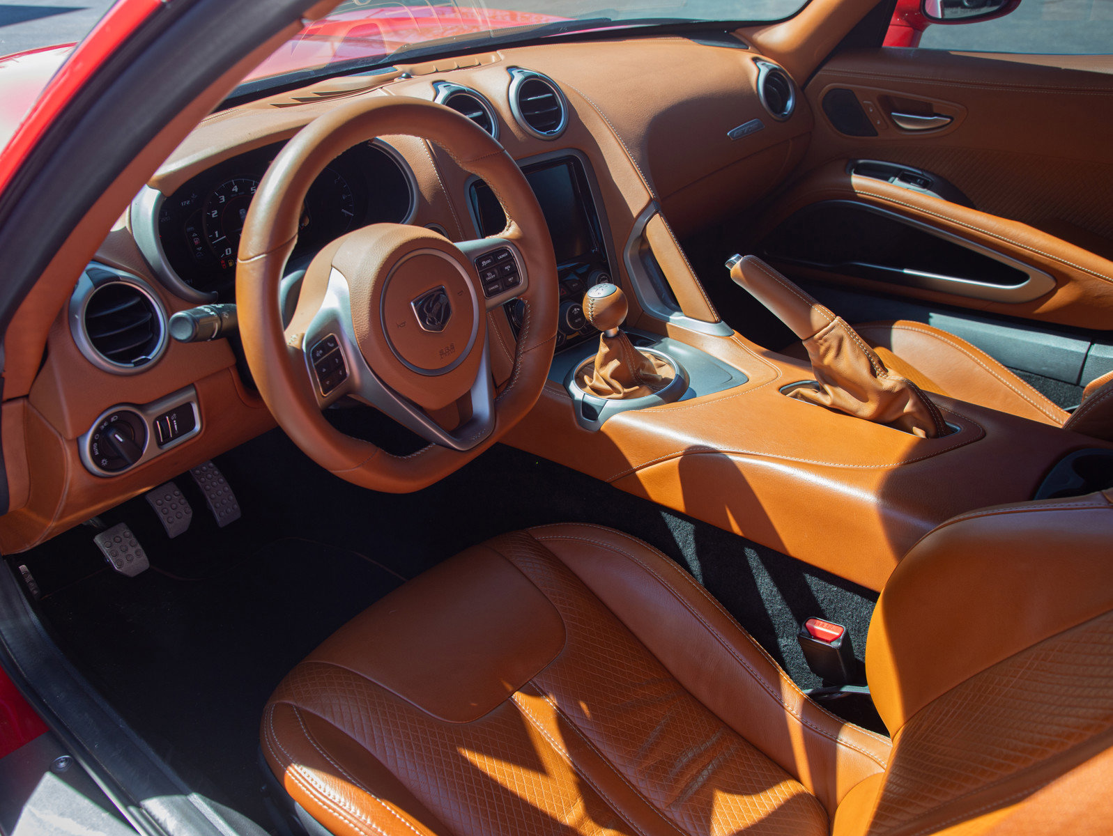 Used 2014 SRT GTS w/ GTS Laguna Interior Package RWD image 32