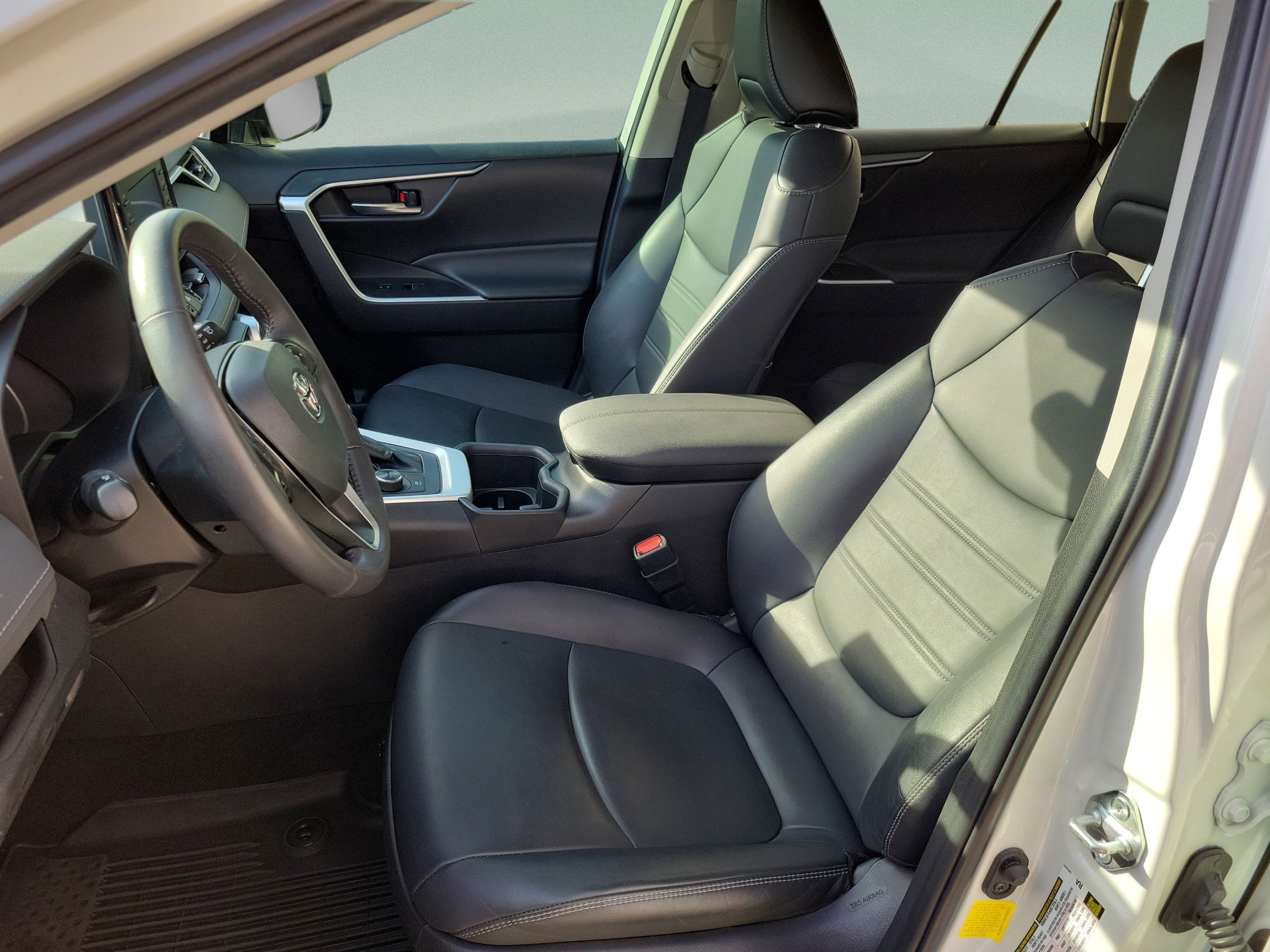 Used 2022 Toyota RAV4 XLE Premium AWD/4WD image 27