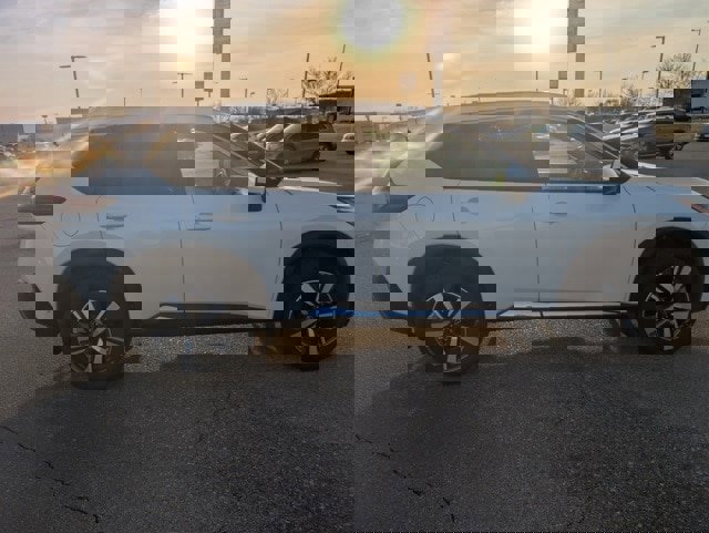 Used 2022 Nissan Rogue SL w/ SL Premium Package image 4