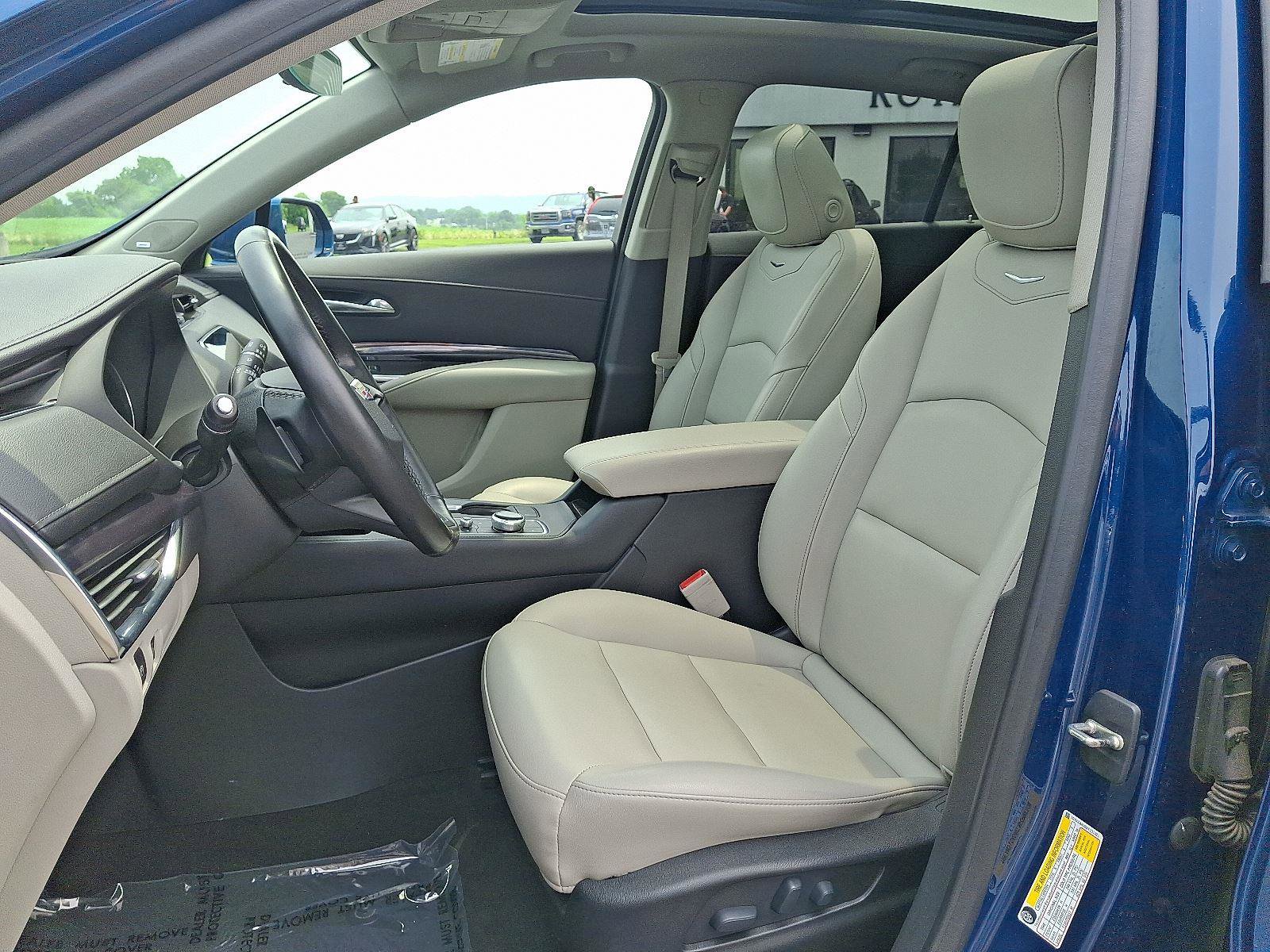 Used 2019 Cadillac XT4 Luxury w/ Cold Weather Package image 14