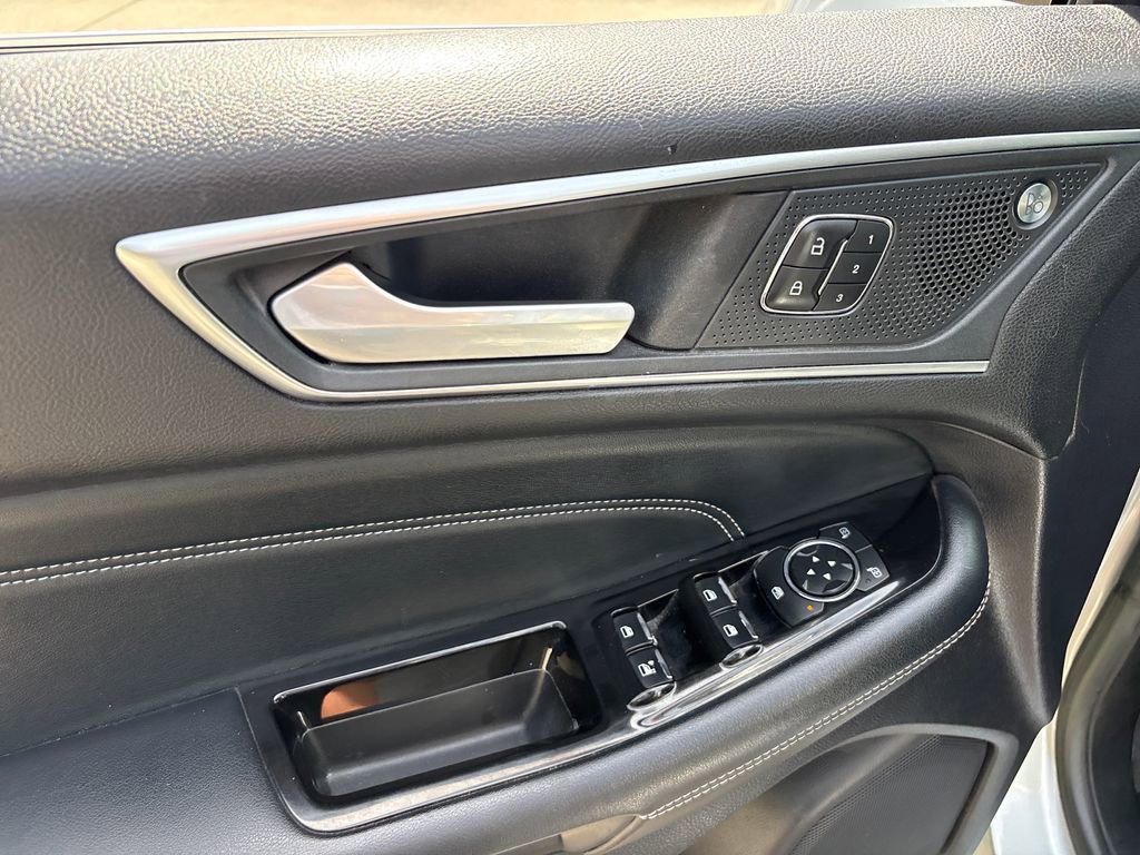 Used 2020 Ford Edge Titanium w/ Equipment Group 301A FWD image 17