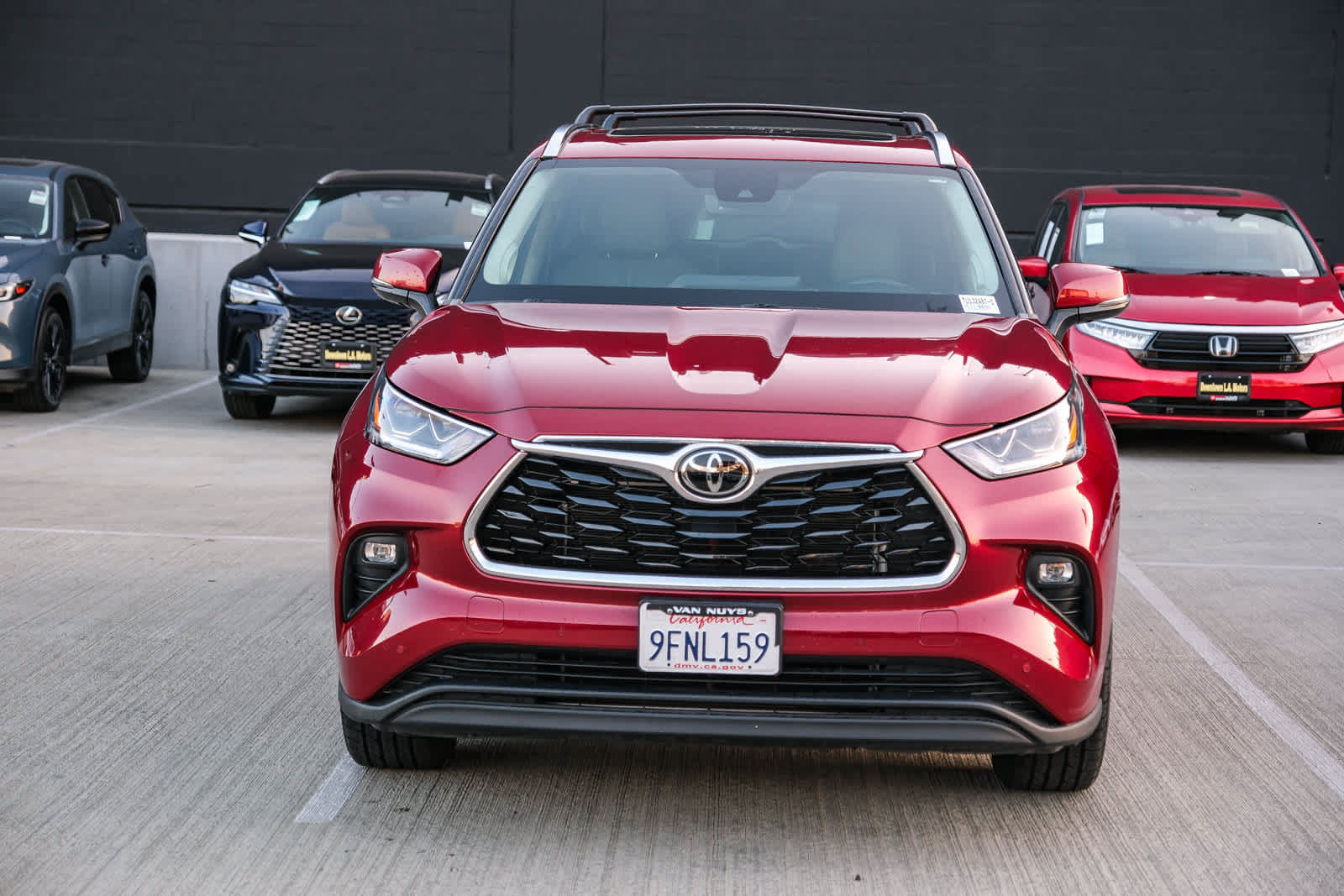 Used 2023 Toyota Highlander Limited FWD image 2