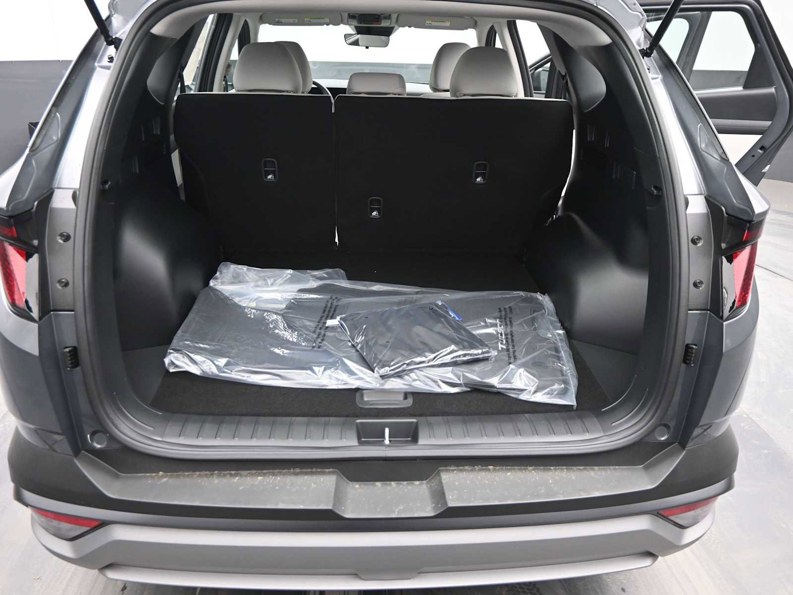 New 2026 Hyundai Tucson SE image 13