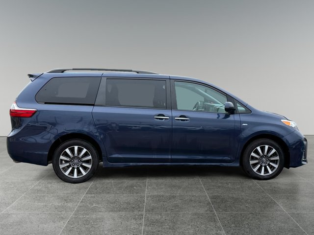 Used 2020 Toyota Sienna XLE Premium AWD/4WD image 3