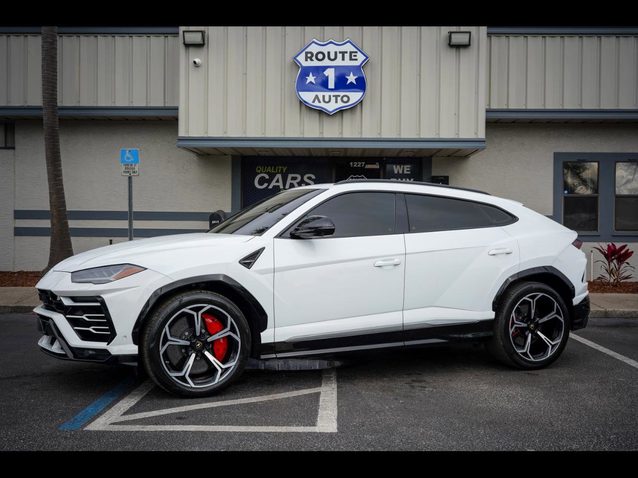 Used 2019 Lamborghini Urus image 1