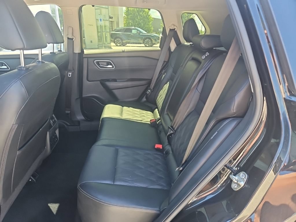 Used 2023 Nissan Rogue Platinum AWD/4WD image 11