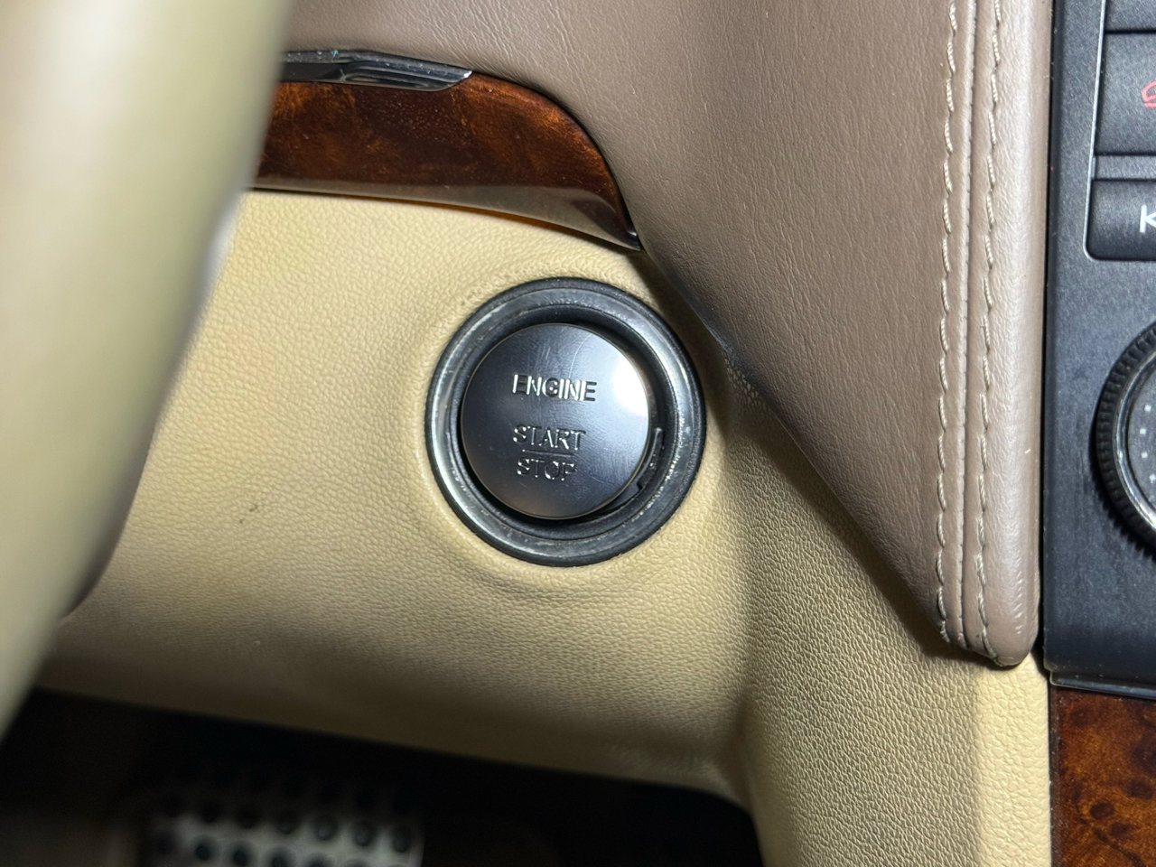 Used 2010 Mercedes-Benz GL 550 4MATIC image 20