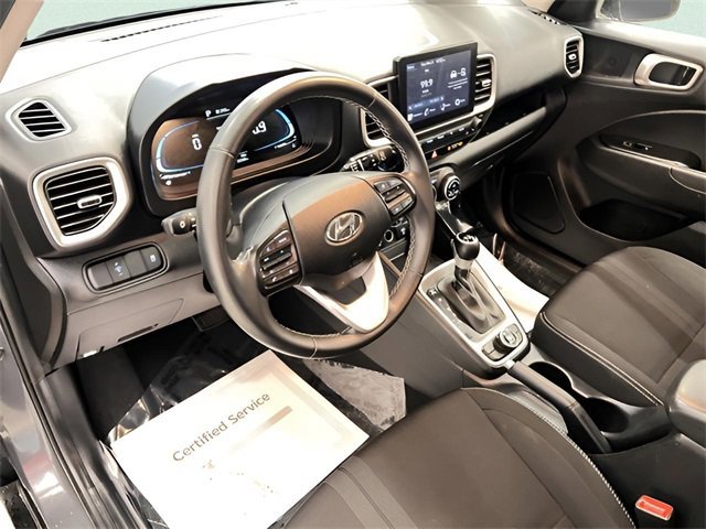 Used 2025 Hyundai Venue SEL image 15