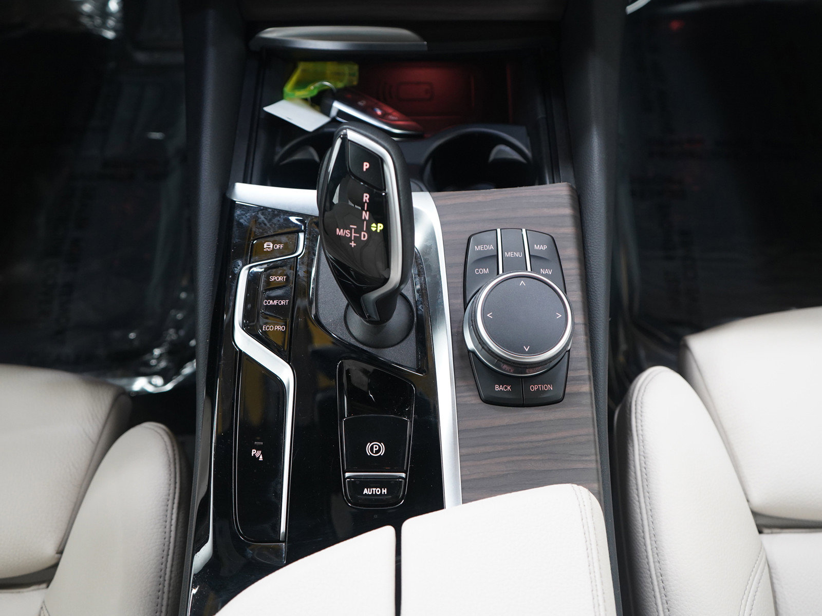 Used 2021 BMW 530i xDrive w/ Convenience Package image 16