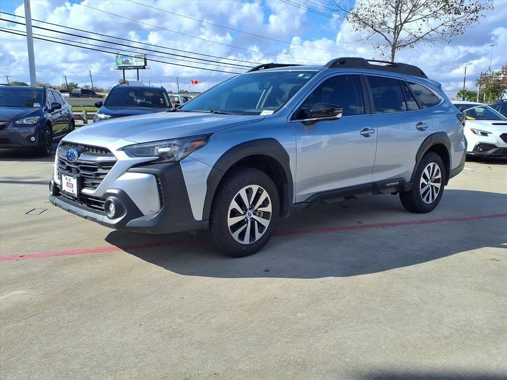 Certified 2025 Subaru Outback Premium image 3