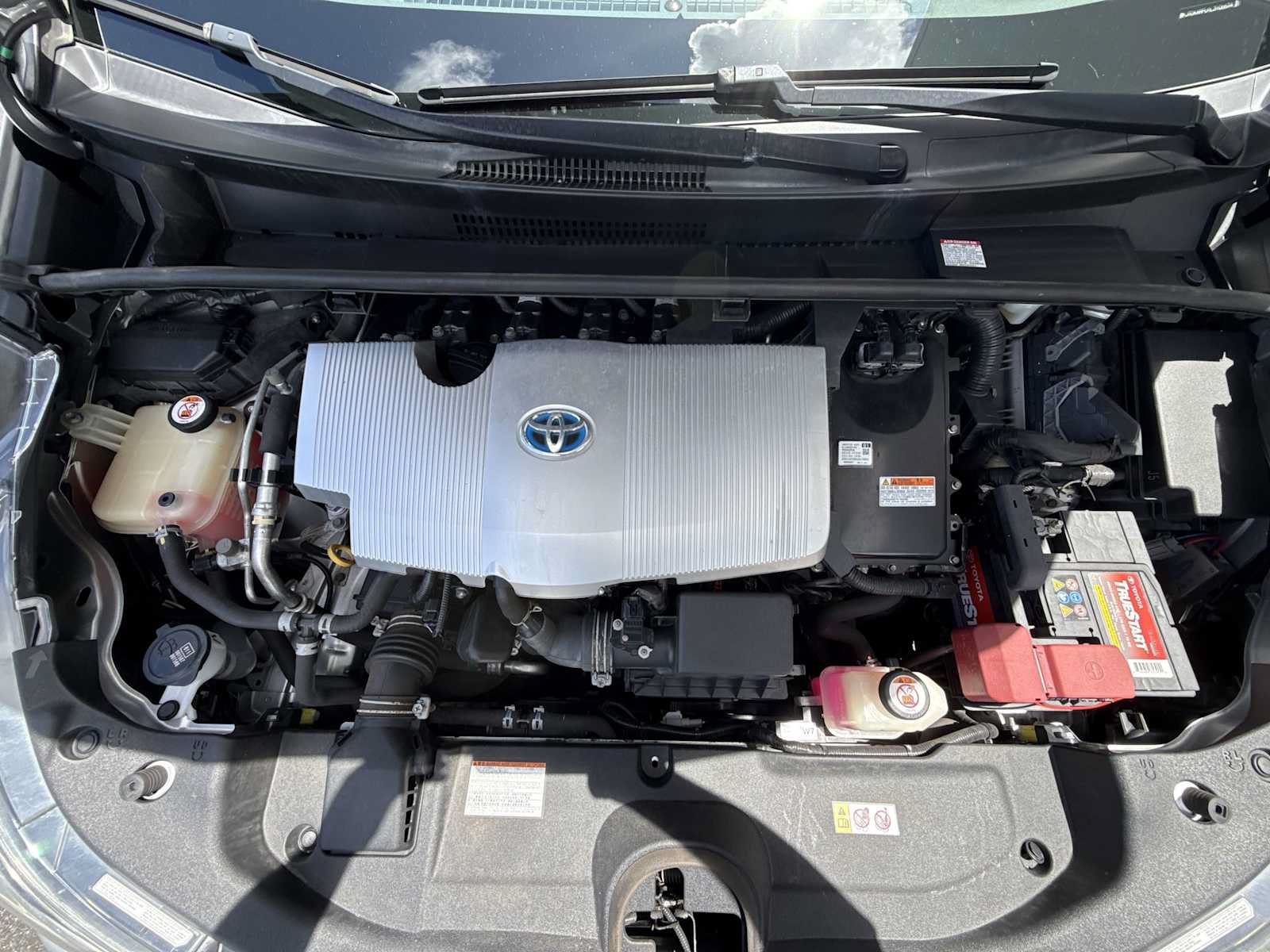 Used 2020 Toyota Prius LE FWD image 11