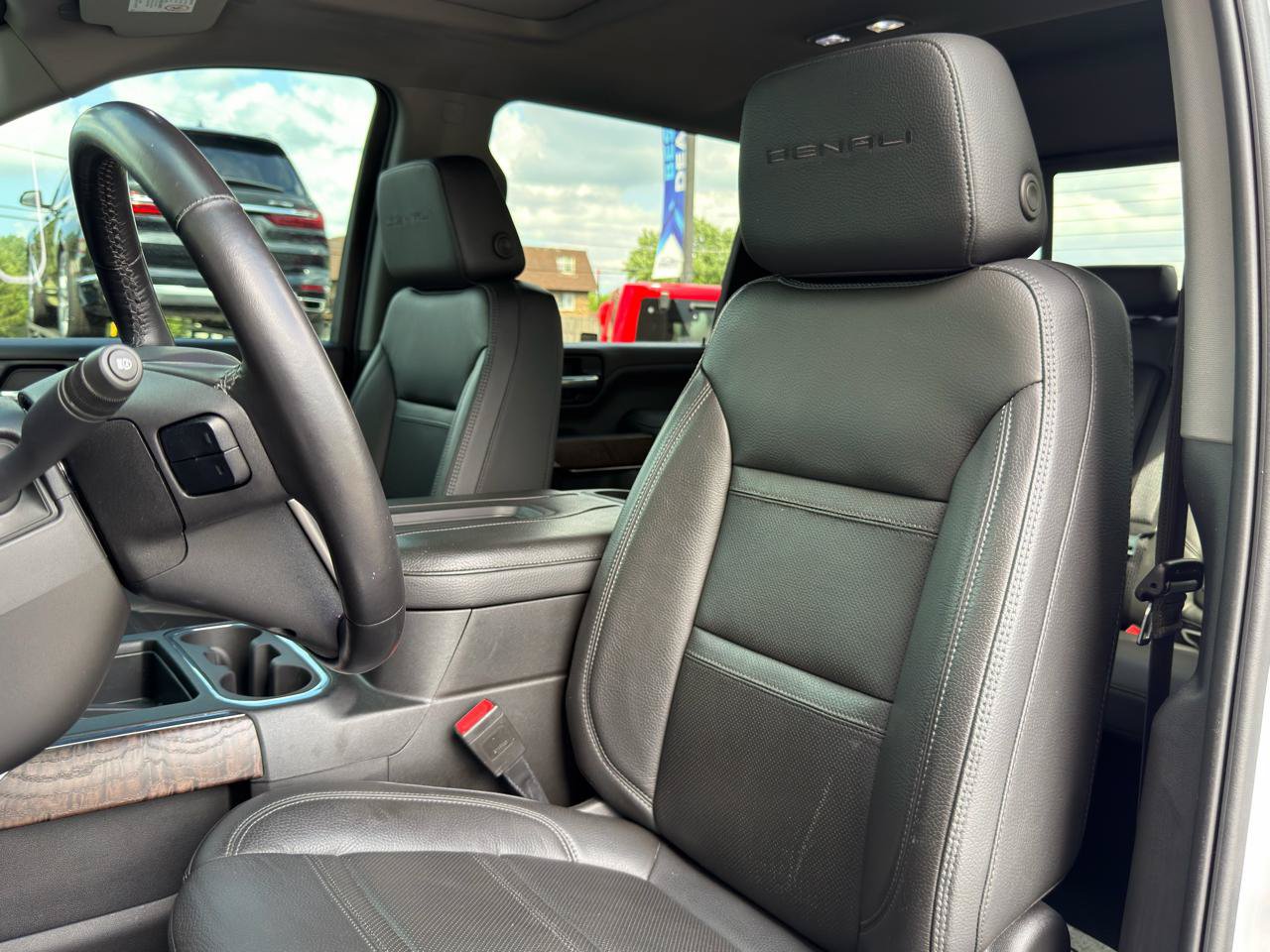Used 2022 GMC Sierra 2500 Denali w/ Denali Ultimate Package AWD/4WD image 13