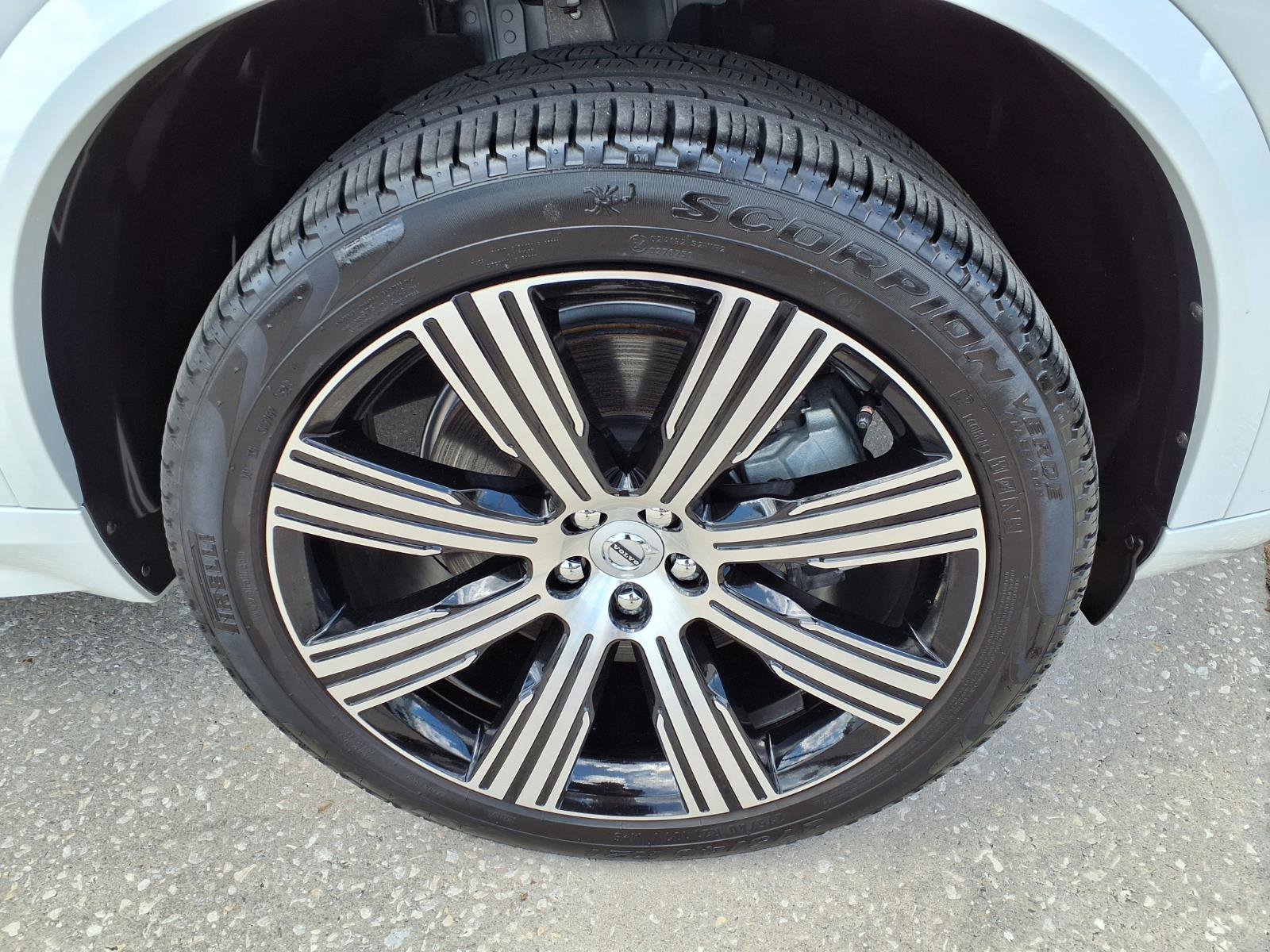 Certified 2025 Volvo XC90 T8 Plus w/ Protection Package Premier AWD/4WD image 9
