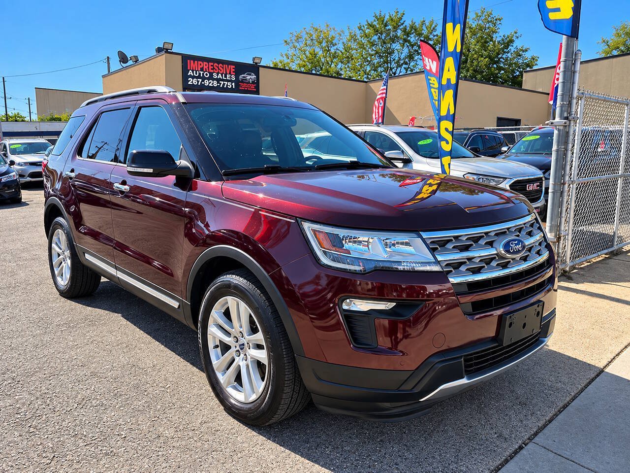 Used 2018 Ford Explorer XLT w/ Equipment Group 201A AWD/4WD image 2