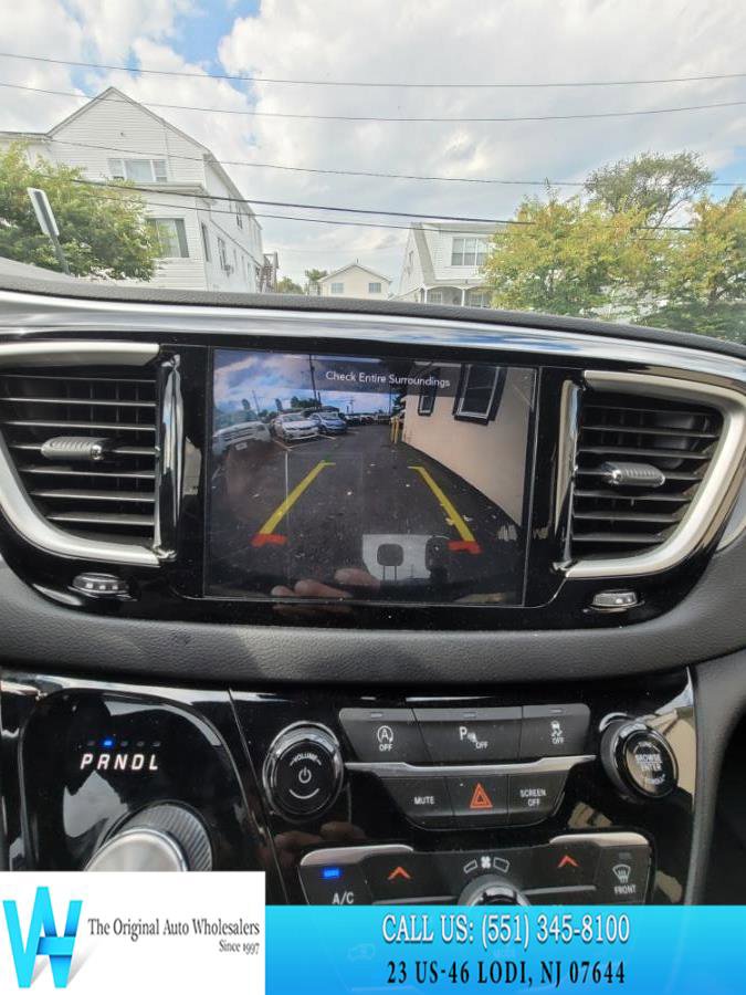 Used 2020 Chrysler Pacifica Touring-L Plus w/ S Appearance Package image 25