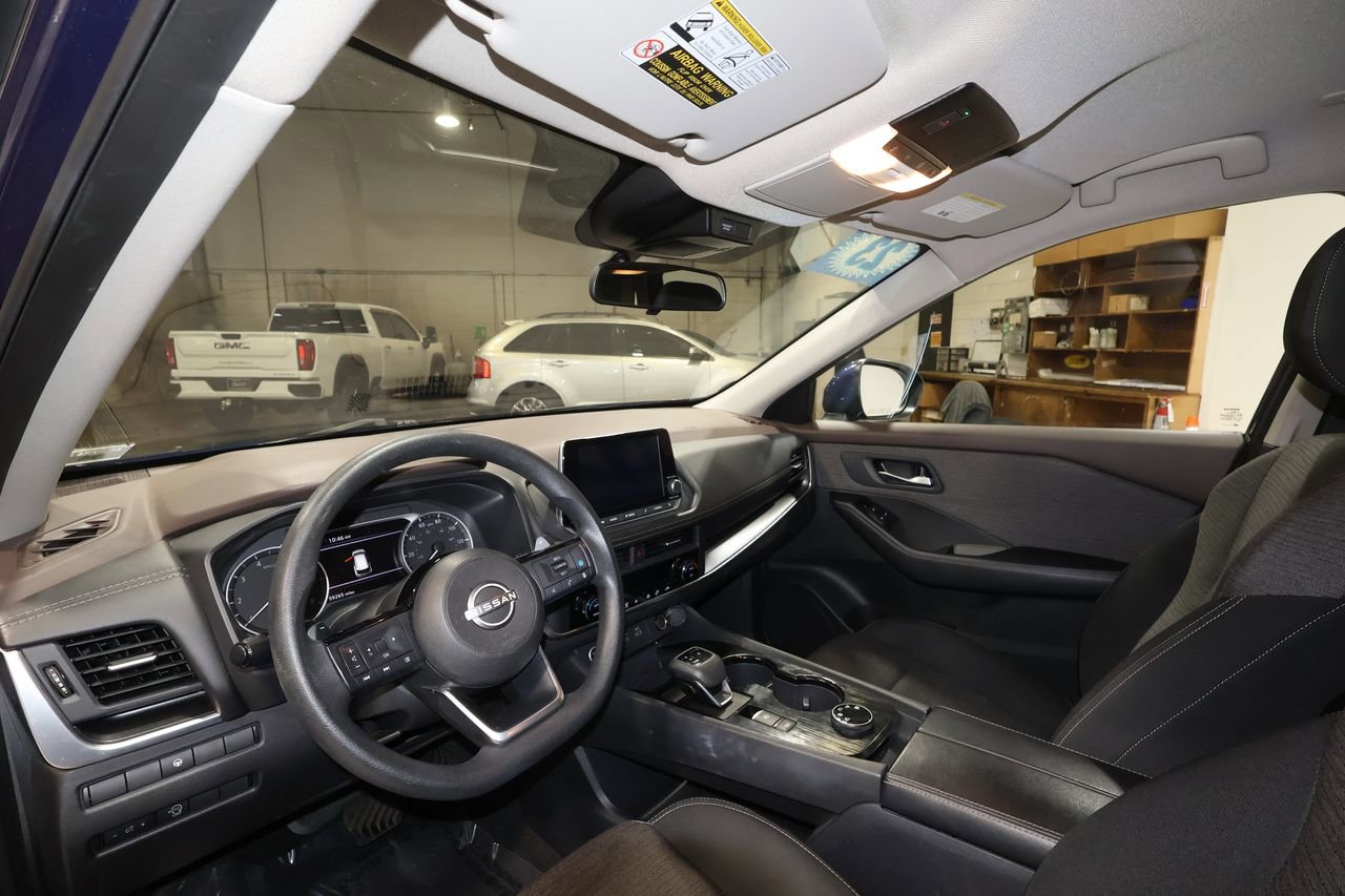 Used 2023 Nissan Rogue SV image 9