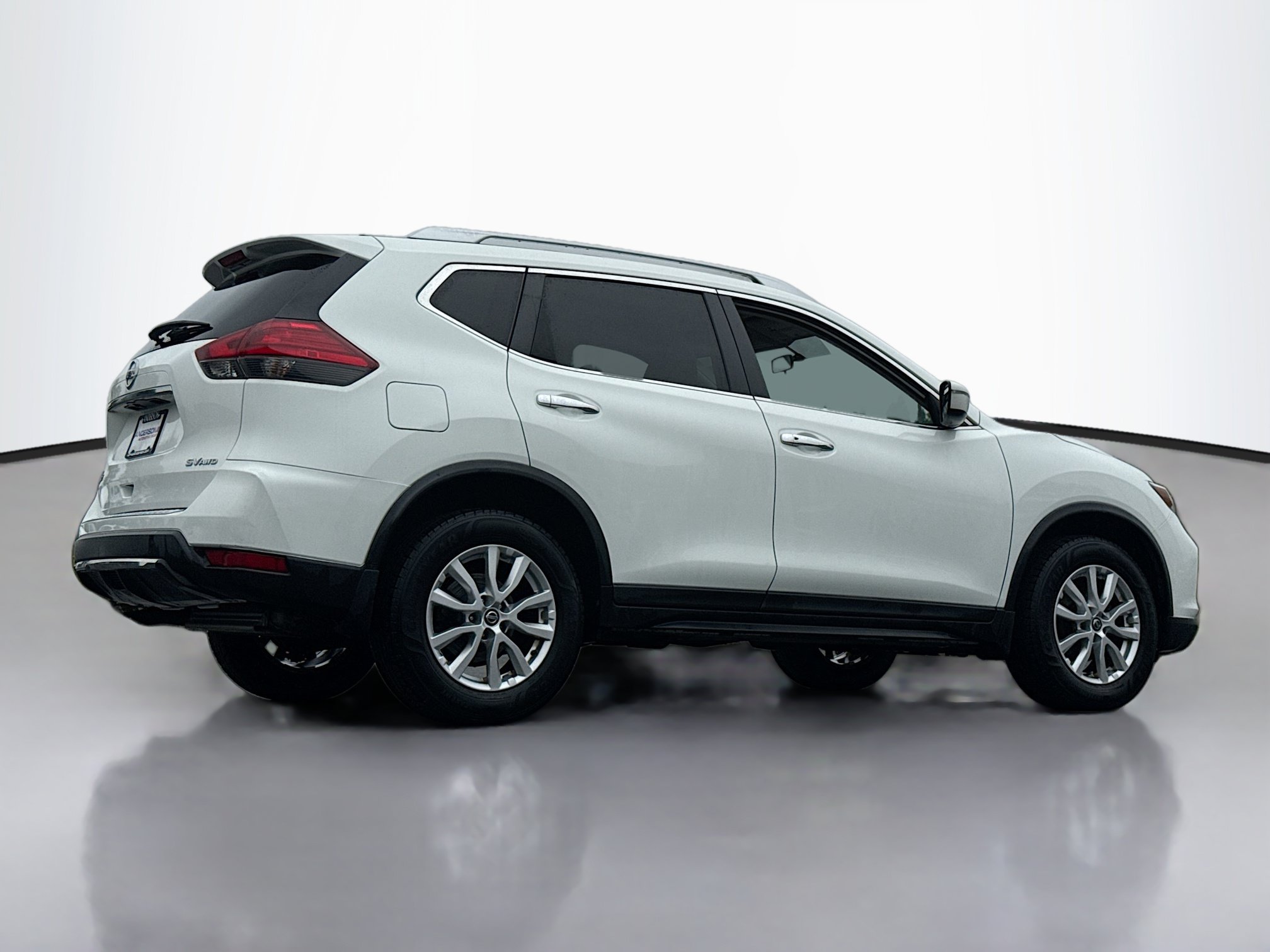 Used 2017 Nissan Rogue SV AWD/4WD image 2