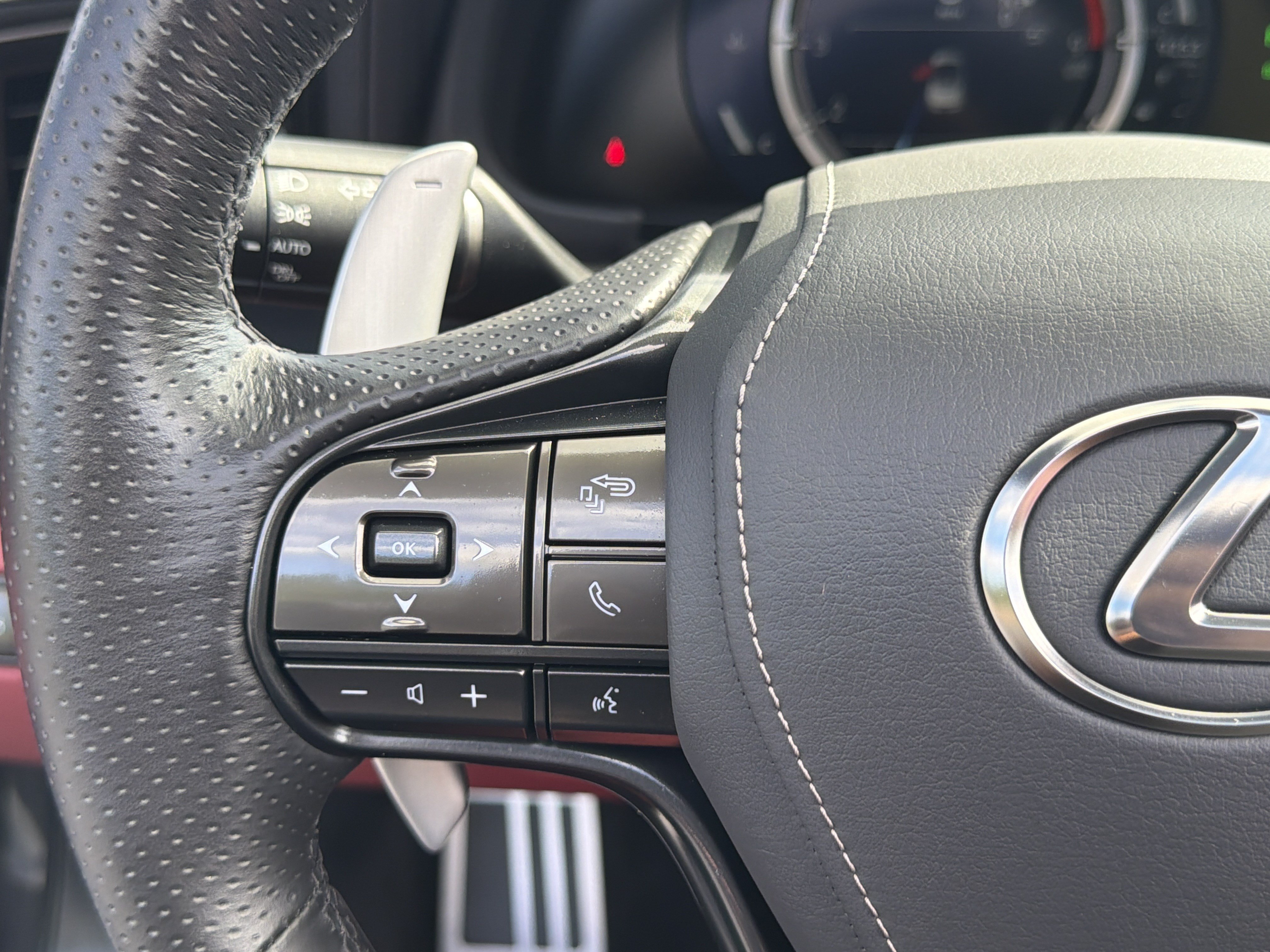 Used 2024 Lexus LC 500 Convertible w/ Touring Package RWD image 30